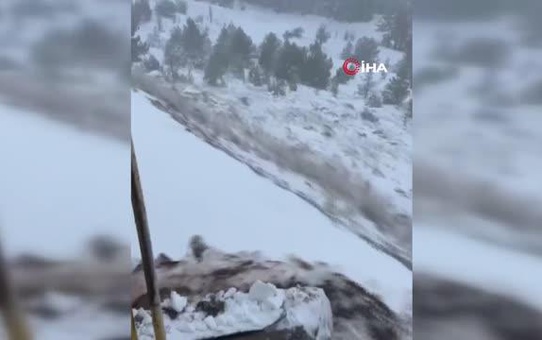 Kastamonu'da kardan kapanan yollarda çalışmalar sürüyor