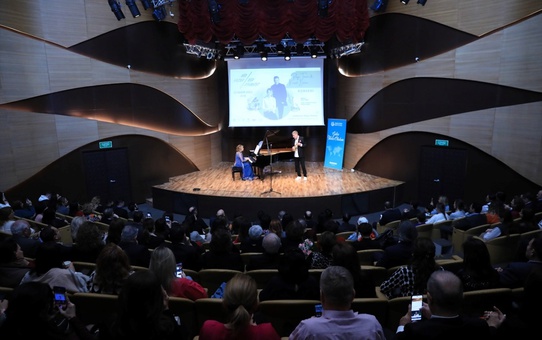 Rüya Taner ve Kürşat Başar, KKTC'nin 40. yılı etkinlikleri kapsamında Bakü'de konser verdi
