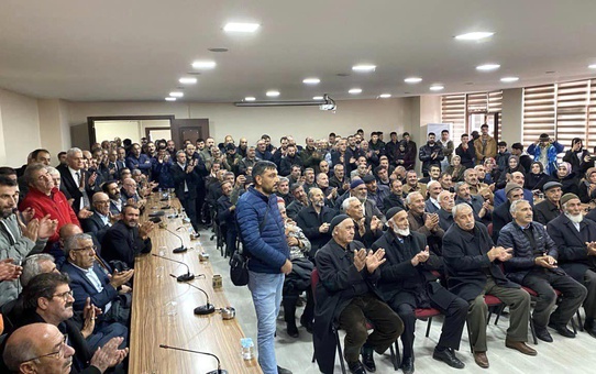 DEVA Partisi Horasan İlçe Başkanı ve Yönetim Kurulu AK Parti'ye katıldı