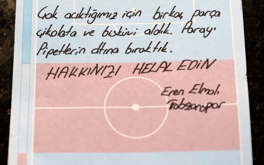 Trabzonsporlu Futbolcuların Notlu Jestine Kafeterya İşletmecisi Duygulandı