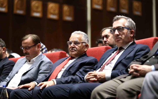 Kayseri Büyükşehir Belediye Başkanı Dr. Memduh Büyükkılıç, Mustafa Asım Köksal paneline katıldı