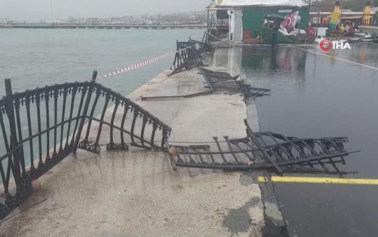 Tekirdağ'da şiddetli lodosun sahile verdiği hasarın boyutu gün ağarınca ortaya çıktı