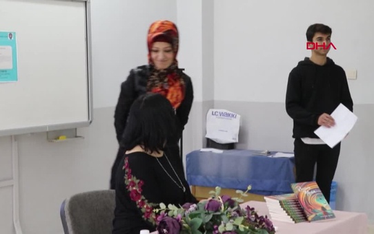 Lise Öğrencilerinden Öğretmenlerine Sürpriz İmza Günü
