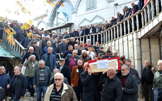 Eski Sanayi ve Ticaret Bakanı Şükrü Yürür'ün cenazesi Ünye'de defnedildi