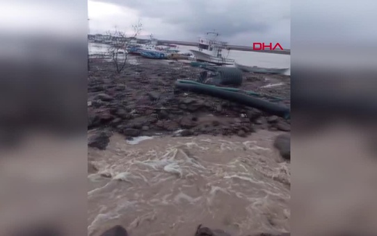 Çanakkale'de sağanak; dereler taştı, ekipler teyakkuzda