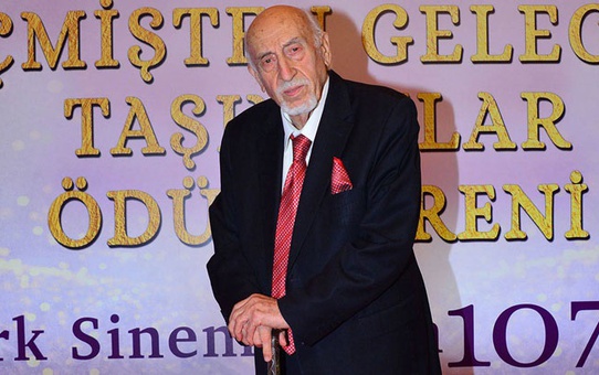 Yeşilçam'ın efsane ismi Yılmaz Atadeniz'in ailesinden Zafer Algöz'e tepki