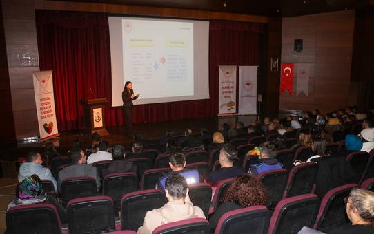 Uşak'ta Gıda Güvenirliği ve Gıda Zehirlenmeleri Konferansı