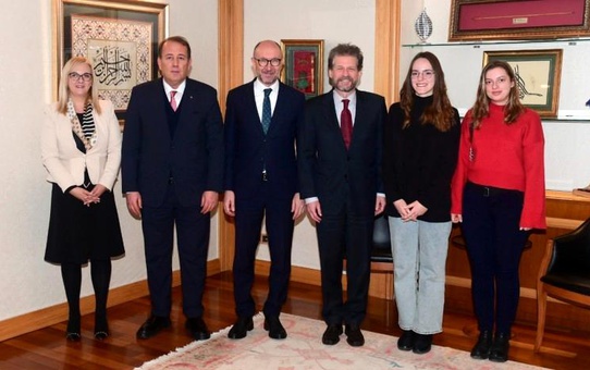 Kuzey Makedonya Büyükelçisi ve Eskişehir Milletvekili Anadolu Üniversitesi'ni ziyaret etti