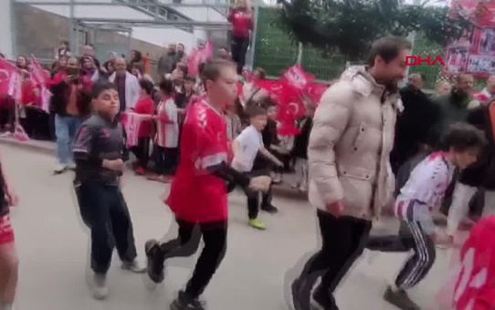 Samsunspor Eski Futbolcuları İlkokul Öğrencileriyle Sokak Futbolu Oynadı