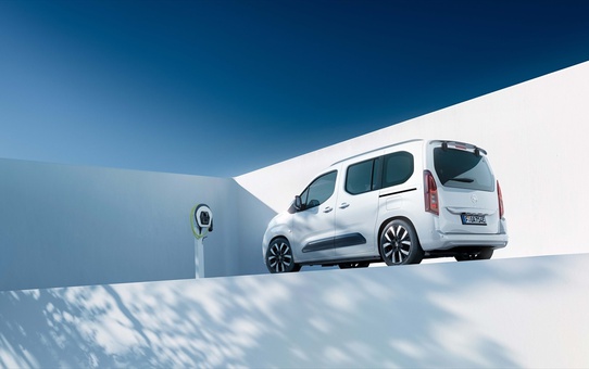 Yeni Opel Combo Elektrik ve Zafira Elektrik, gelişmiş teknolojilerle donatıldı