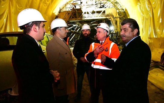 Ardahan Valisi Hayrettin Çiçek, Çıldır Aşıkşenlik Tüneli'nde İncelemelerde Bulundu