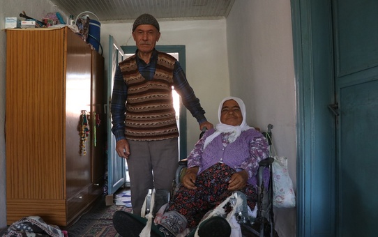 Böbrek hastası eşine gözü gibi bakıyor