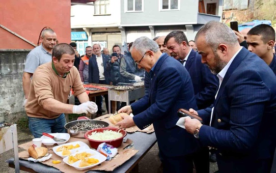 Perşembe'de Hamsi Şenliği Düzenlendi