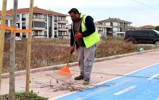 Sakarya Büyükşehir Belediyesi Şehit İlhan Aras Caddesi'ni Güzelleştirdi