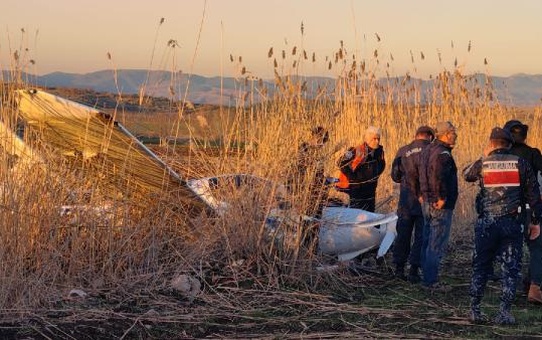 Öğrenci pilot tarlaya zorunlu iniş yaptı
