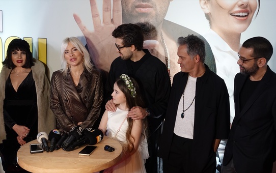 Doğu Demirkol ve Yağmur Tanrısevsin'in başrolünde olduğu 'Yaşam Koçu' filminin galası yapıldı