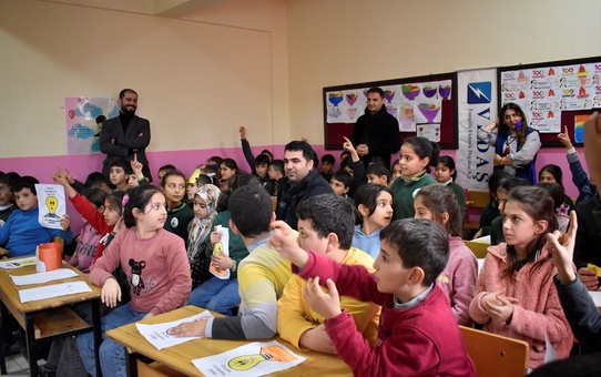 VEDAŞ, ilkokul öğrencilerine enerji tasarrufu ve verimliliği hakkında bilgi verdi
