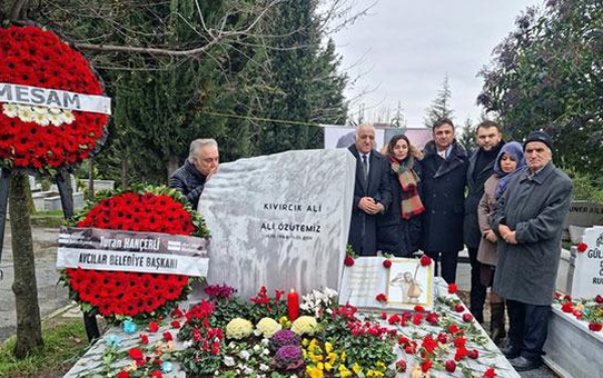 Kıvırcık Ali'nin Anma Törenine MESAM Genel Başkanı ve Sanatçının Sevdikleri Katıldı