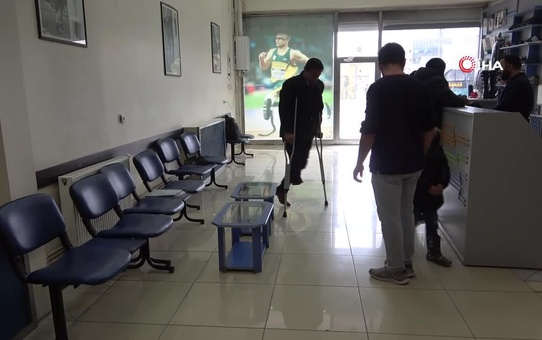 Vanlı Amcan'dan bacağı kesilen vatandaşa protez bacak