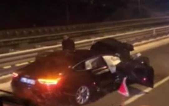CHP Milletvekilinin Otomobili Minibüse Çarptı: Yaralılar Var