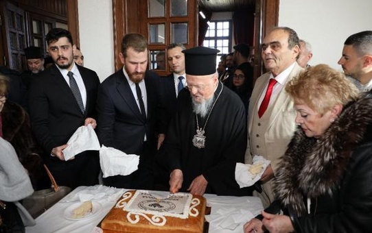 Fener Rum Patriği Bartholomeos, Hristiyan inancına göre İsa'nın doğumunu ve vaftizini kutladı