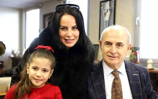 İbrahim Erkal'ın kızı Elif Su karne heyecanını yaşadı