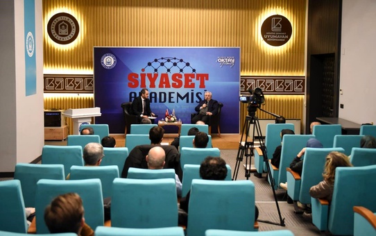 Yıldırım Belediyesi Siyaset Akademisi'ne başladı