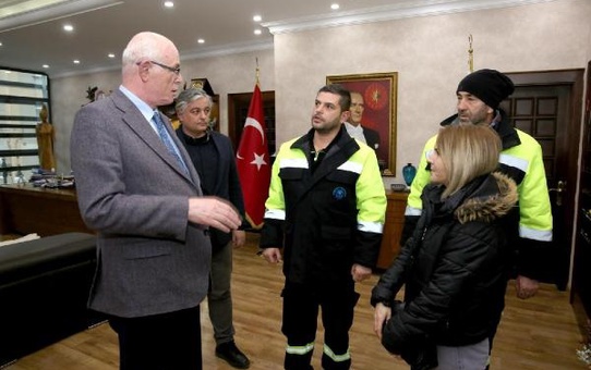 Temizlik İşçisi Kaybolan Çantayı Polise Teslim Etti
