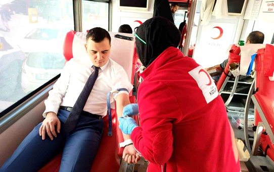 Tunceli Kaymakamı Kan Bağışında Bulundu