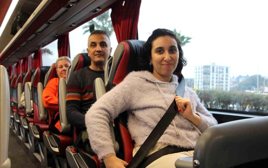 Hatay'da Otobüs Şoförü Emniyet Kemeri Uyarısı Yapıyor