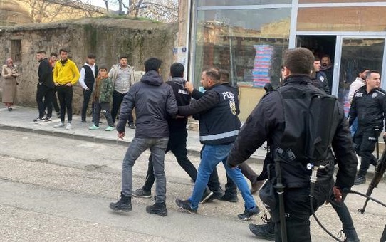 Şanlıurfa'da kuzenler arasında çıkan silahlı kavgada 3 kişi yaralandı