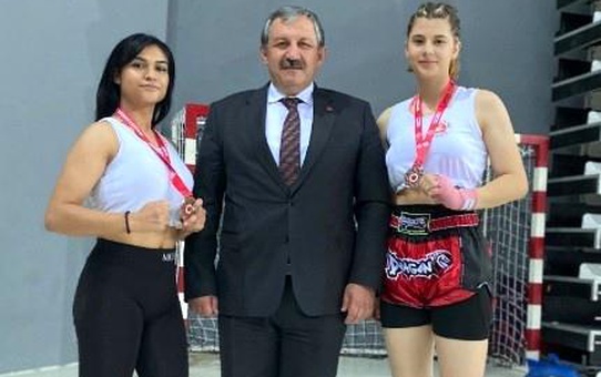 Ayşegül Arslanlı Özdemir, Türkiye Kick Boks Şampiyonası'nda bronz madalya kazandı