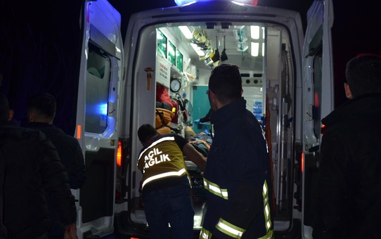 Antalya'da dereye düşen otomobilde 2 kişi yaralandı