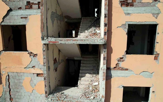 Osmaniye'de depremden etkilenen İstasyon Caddesi eski günlerini arıyor