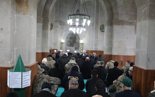 Bitlis'te depremde hayatını kaybedenler için mevlit okutuldu