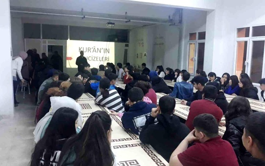 Kur'an-ın Mucizeleri Konferansları İzmir'de Büyük İlgi Gördü