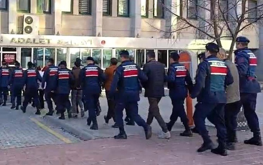 Denizli ve Muğla'da Kaçak Göçmen Operasyonu: Doğum Yapan Kadın Ajandasına Paulo Coelho Sözü Yazdı