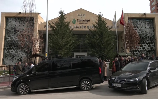 CHP Genel Başkanı Özgür Özel, Celal Dinçer'in kayınpederi için cenaze törenine katıldı