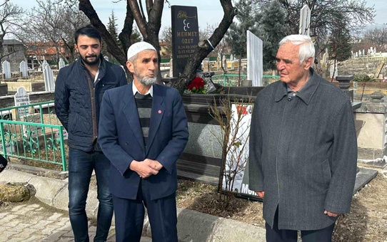 Kayserili iş adamı Mehmet Özet ölüm yıl dönümünde kabri başında anıldı
