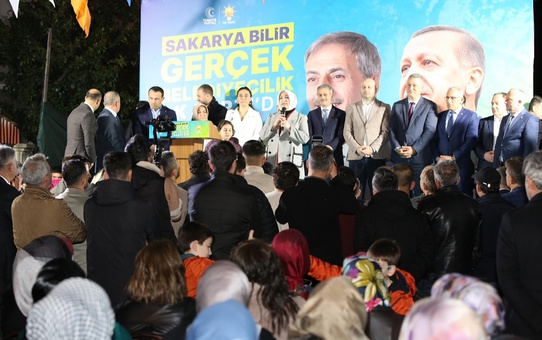 Serdivan Belediye Başkanı Yusuf Alemdar Yazlık Mahallesi'nde miting düzenledi