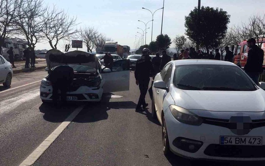 Şanlıurfa'da 5 aracın karıştığı zincirleme trafik kazasında 11 kişi yaralandı