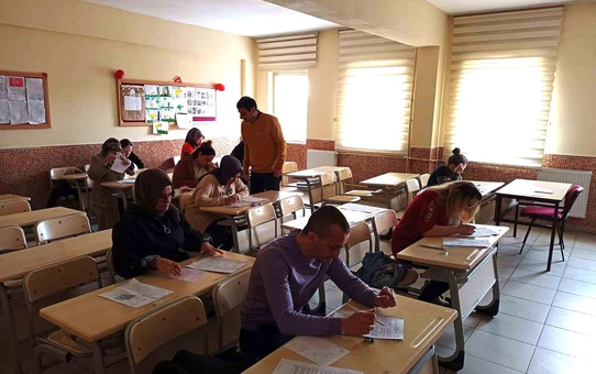 Afyonkarahisar Şehit Murat Saraç İlkokulu'nda Velilere Yönelik Kitap Okuma Yarışması Gerçekleştirildi