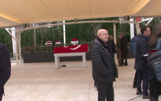 Ödüllü yazar Yılmaz Karakoyunlu son yolculuğuna uğurlandı