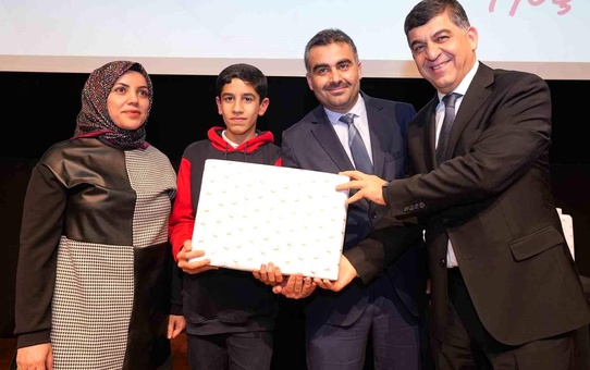 Şehitkamil Belediyesi tarafından düzenlenen bilgi yarışmasında dereceye giren öğrenciler ödüllendirildi