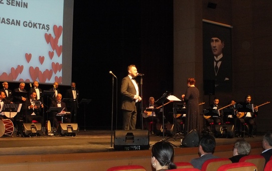 Sivas Devlet Türk Halk Müziği korosundan Sevgililer Günü konseri
