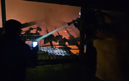 Çorum Bayat'ta çıkan yangın itfaiye ekiplerince söndürüldü