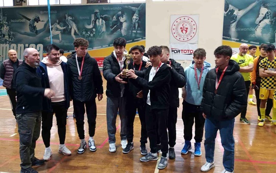 Manisa Gençlik ve Spor İl Müdürlüğü tarafından düzenlenen Okul Sporları Genç Erkek Futsal İl Birinciliği sona erdi
