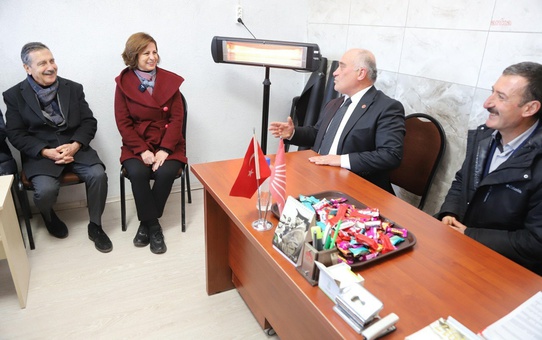 Tepebaşı Belediye Başkanı Ahmet Ataç ve CHP Eskişehir Büyükşehir Belediyesi Başkan Adayı Ayşe Ünlüce Han ilçesini ziyaret etti