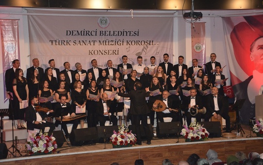 Demirci Türk Sanat Müziği Korosu İlk Konserini Verdi