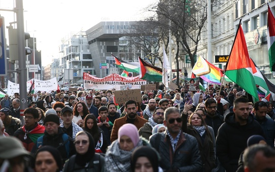 Viyana'da İsrail'in Gazze'ye yönelik saldırıları protesto edildi